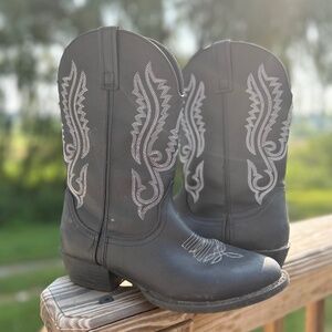🔴Canyon Trails Embroidered Pointed Toe Cowboy Boots